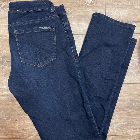 Calvin Klein Women’s Straight Jean - Picture 2 of 3